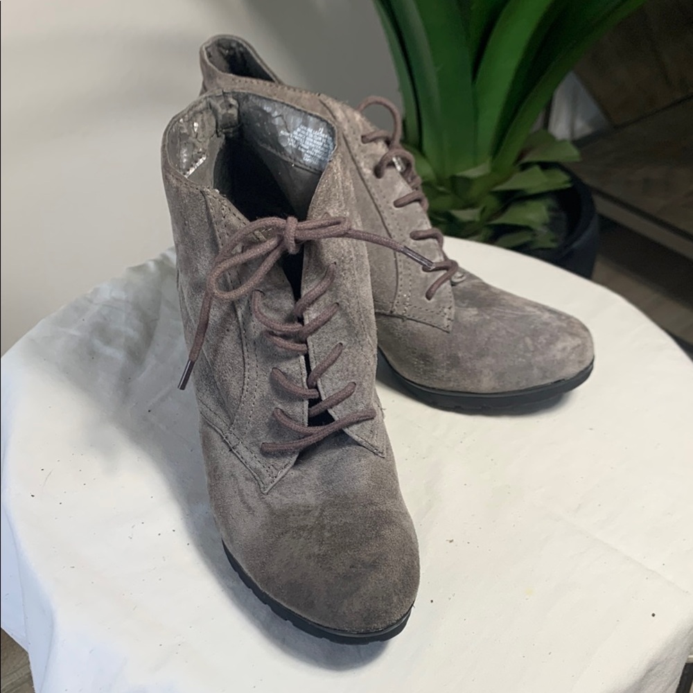 Stylish Gray Women's Lace-Up Ankle Boots